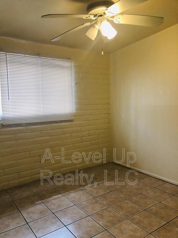 Building Photo - 316 E Elm St