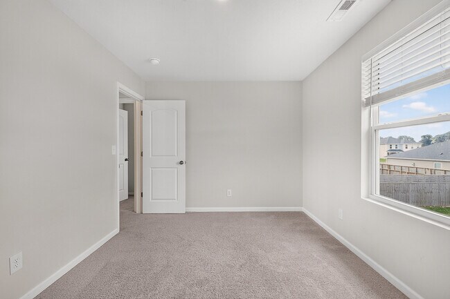 Building Photo - 2905 Shasta Dr