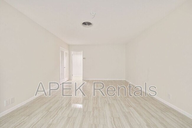 Building Photo - 1425 Vía Soledad