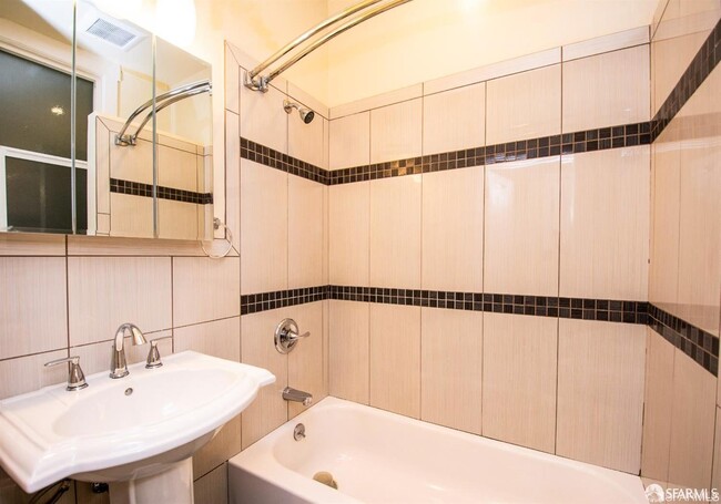 Building Photo - 4927 California St