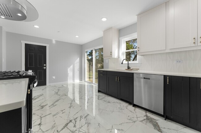 Building Photo - 2N359 Mildred Ave