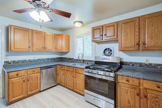 Building Photo - 321 Patrician Dr