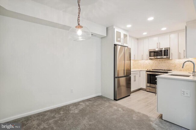 Building Photo - 2224 Springwood Dr