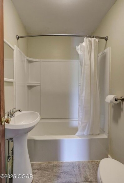 Building Photo - 1617 Garfield Ave