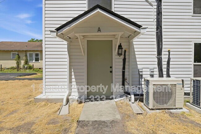 Building Photo - 377 Tuttle Ave