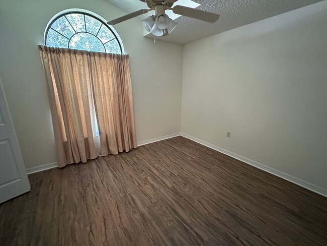 Building Photo - 4 Bedroom 3 Bath Single Family Home in The Groves of Baytree - Tavares Florida