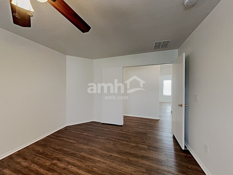 Building Photo - 2653 S 89th Dr