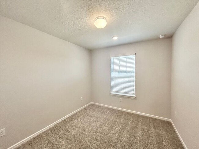 Building Photo - Brand New 4/3 Modern Townhome with a Priva...