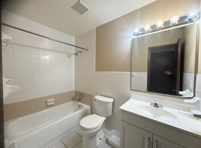 Building Photo - 7410 Orangeview Cir