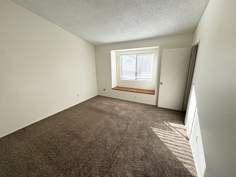 Building Photo - 707 S Webster Ave