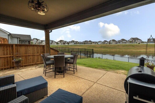 Building Photo - 12692 Sacred Oak Cv