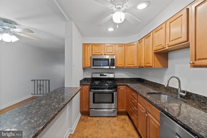 Building Photo - 8146 Del Haven Rd