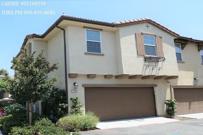 Building Photo - Ontario 3 Bedroom Condo