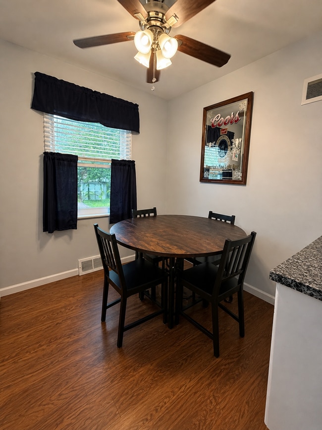 Building Photo - 3 bedroom 1.5 bathroom home for rent in Belleville