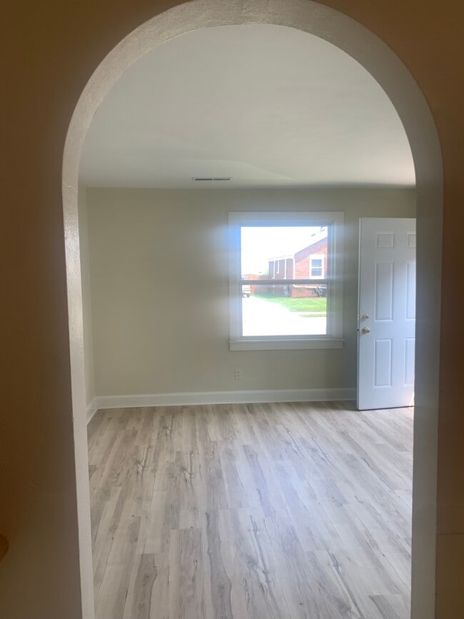 Building Photo - 432 E 20th St