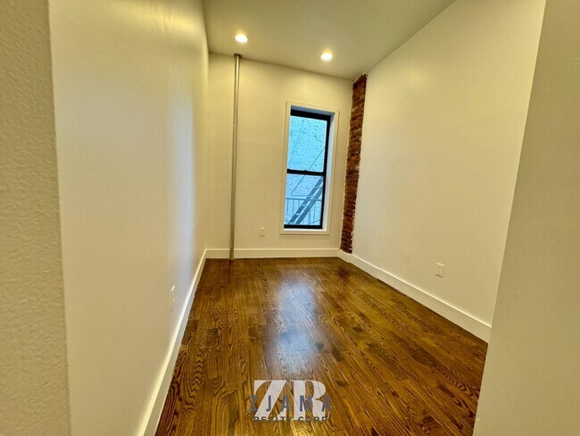 Building Photo - 1047 Bedford Ave