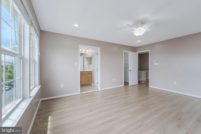 Building Photo - 42785 Hay Rd