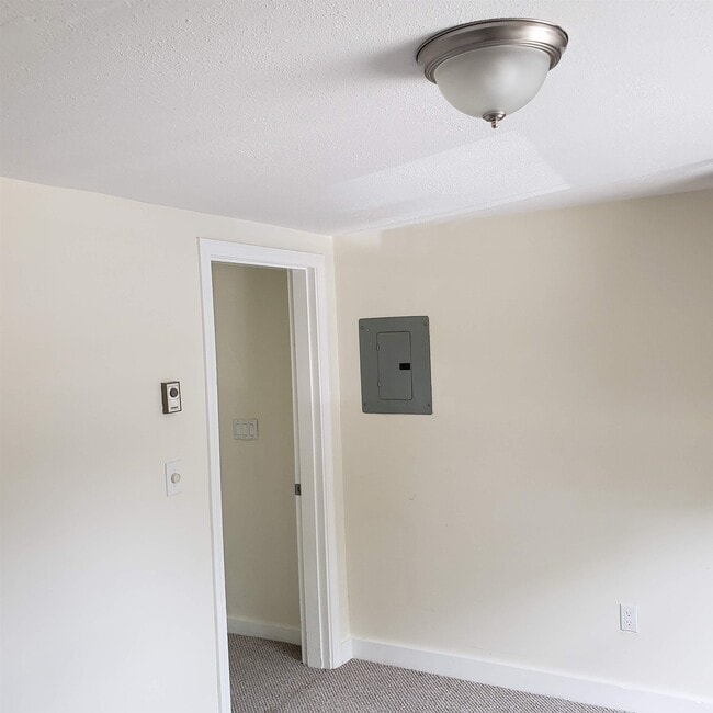 Building Photo - 49 Pine Hill Rd