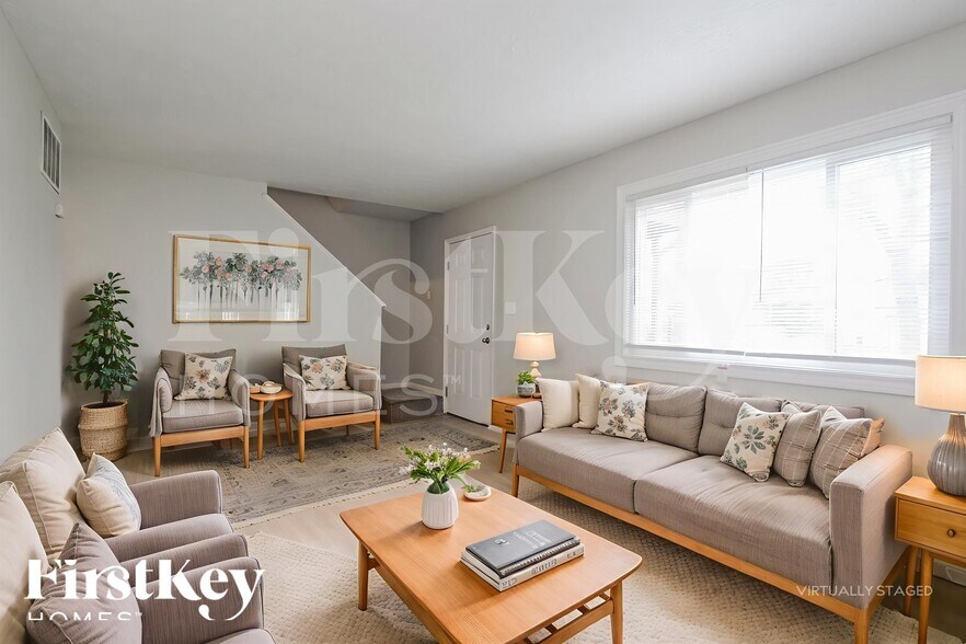 Building Photo - 7732 Hoyt Ave