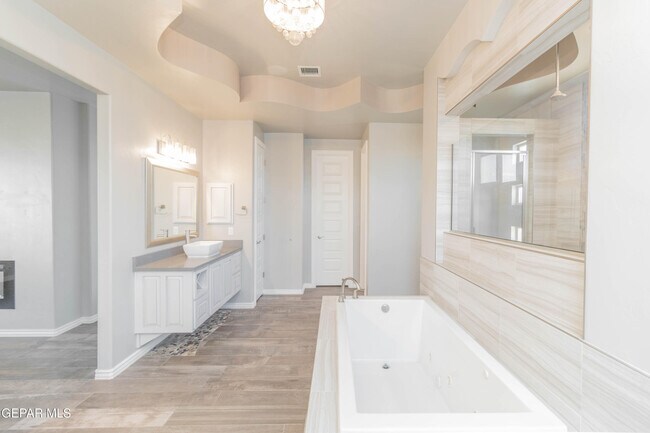 Building Photo - 864 Lemington St