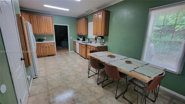 Building Photo - 320 Moss Hill Rd