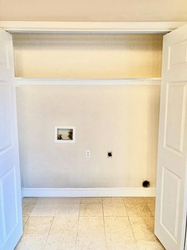 Building Photo - 725 Chaparral Cir