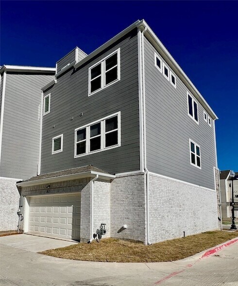 Building Photo - 801 Concan Dr