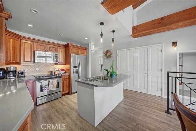 Building Photo - 6315 Marina Pacifica Dr S