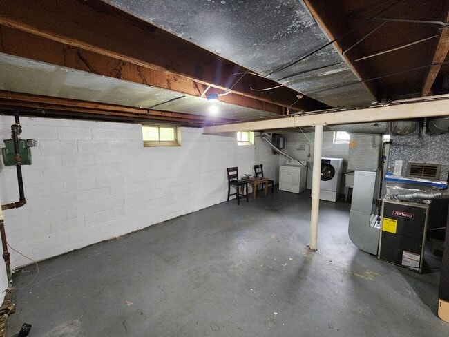 Building Photo - Move-In Special: Save $300 on This Charmin...