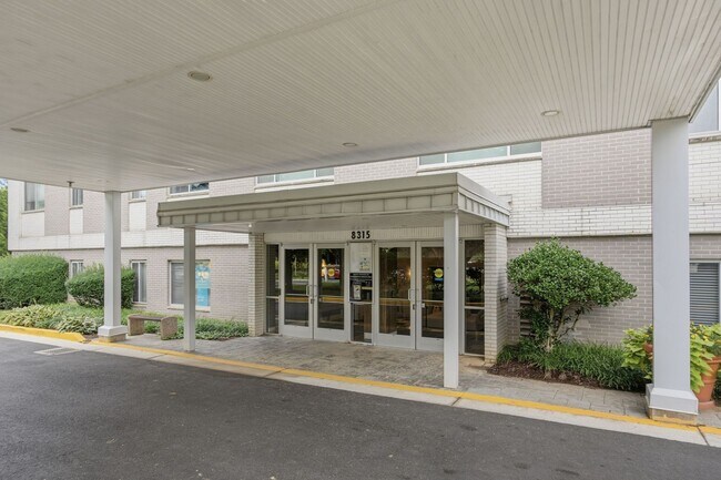 Building Photo - 8315 N Brook Ln