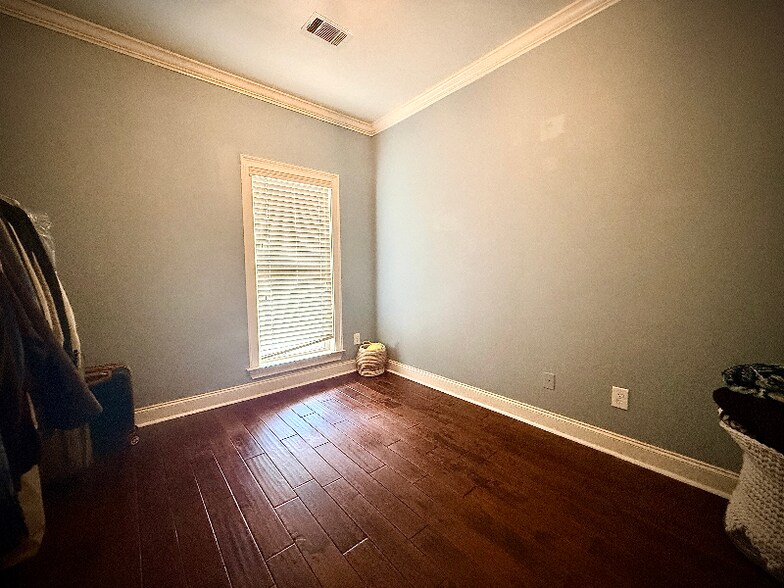 Building Photo - 5812 Lotus Cir