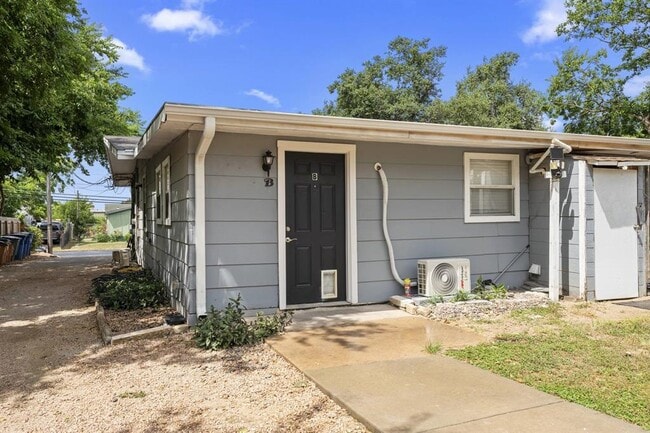 Building Photo - 506 W Grady Dr
