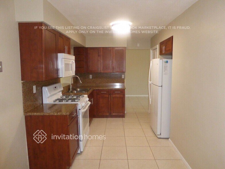 Building Photo - 2400 NW 85th Ave