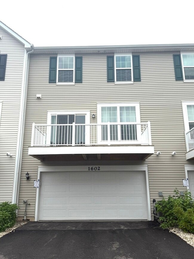 Building Photo - 1602 Neubauer Circle