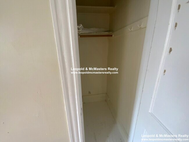 Building Photo - 159 Kelton St