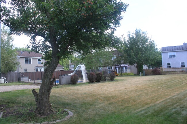 Building Photo - 324 Forest Dr