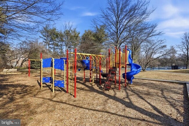 Building Photo - 5716 Chapman Mill Dr