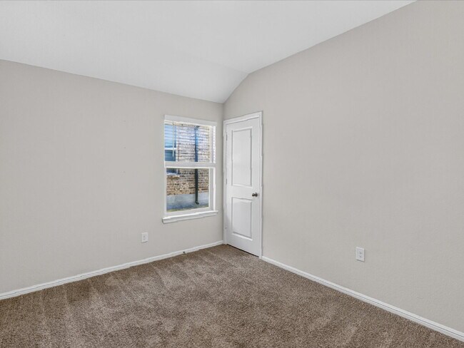 Building Photo - 2225 Blythwood Trail