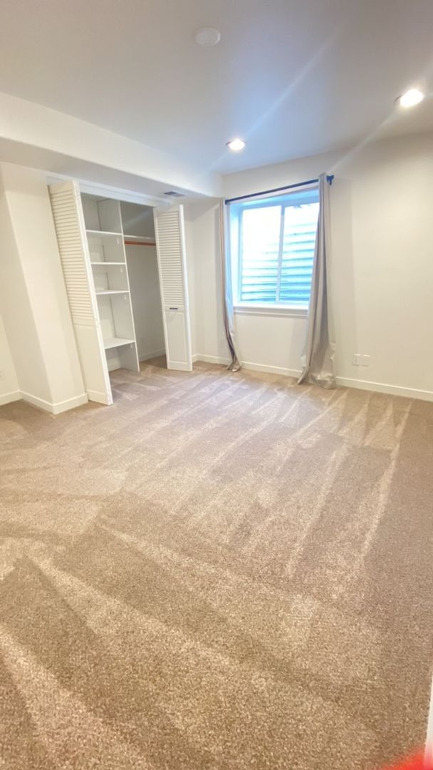 Building Photo - Spacious home in a Prime Location-6-month ...