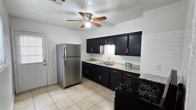 Building Photo - 3000 SW 52nd St