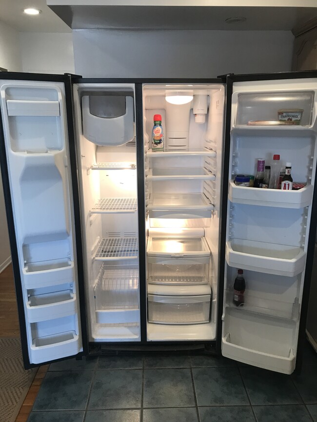 fridge/freezer - 117 Bay Shore Ave