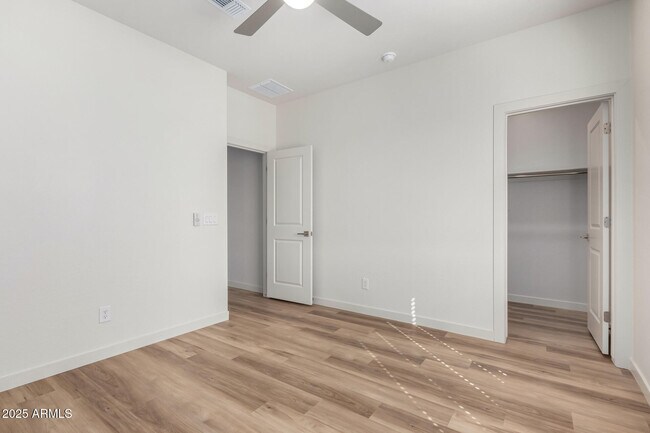 Building Photo - 6556 N 15th Dr