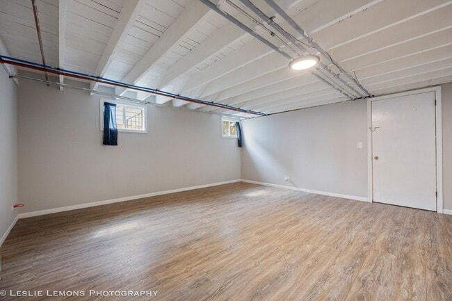 Building Photo - Great Location!