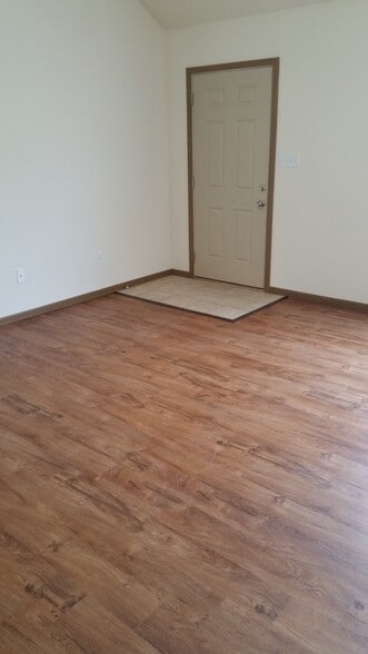 Building Photo - 704 Glenstone Dr