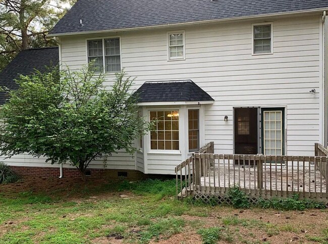 Building Photo - Spacious 3-Bedroom Home with Detached Garage – Available Now!