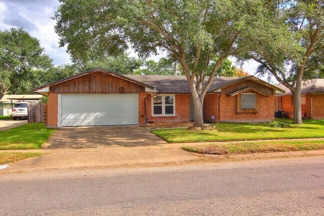 Building Photo - 1030 Monette Dr