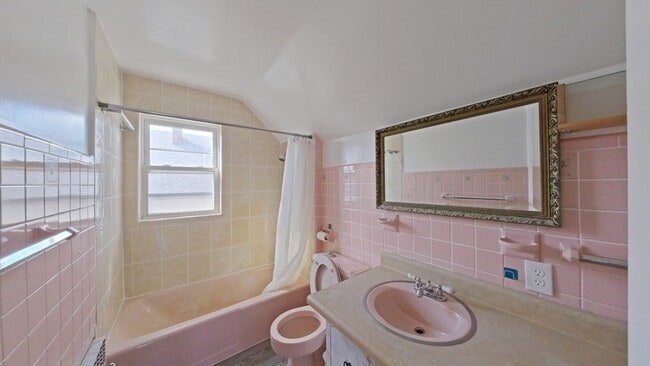Building Photo - 204 Marlboro St