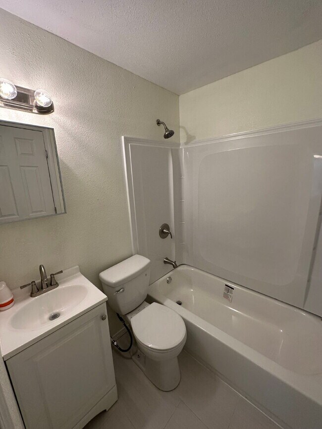 Building Photo - Fully update back house! All appliances included!