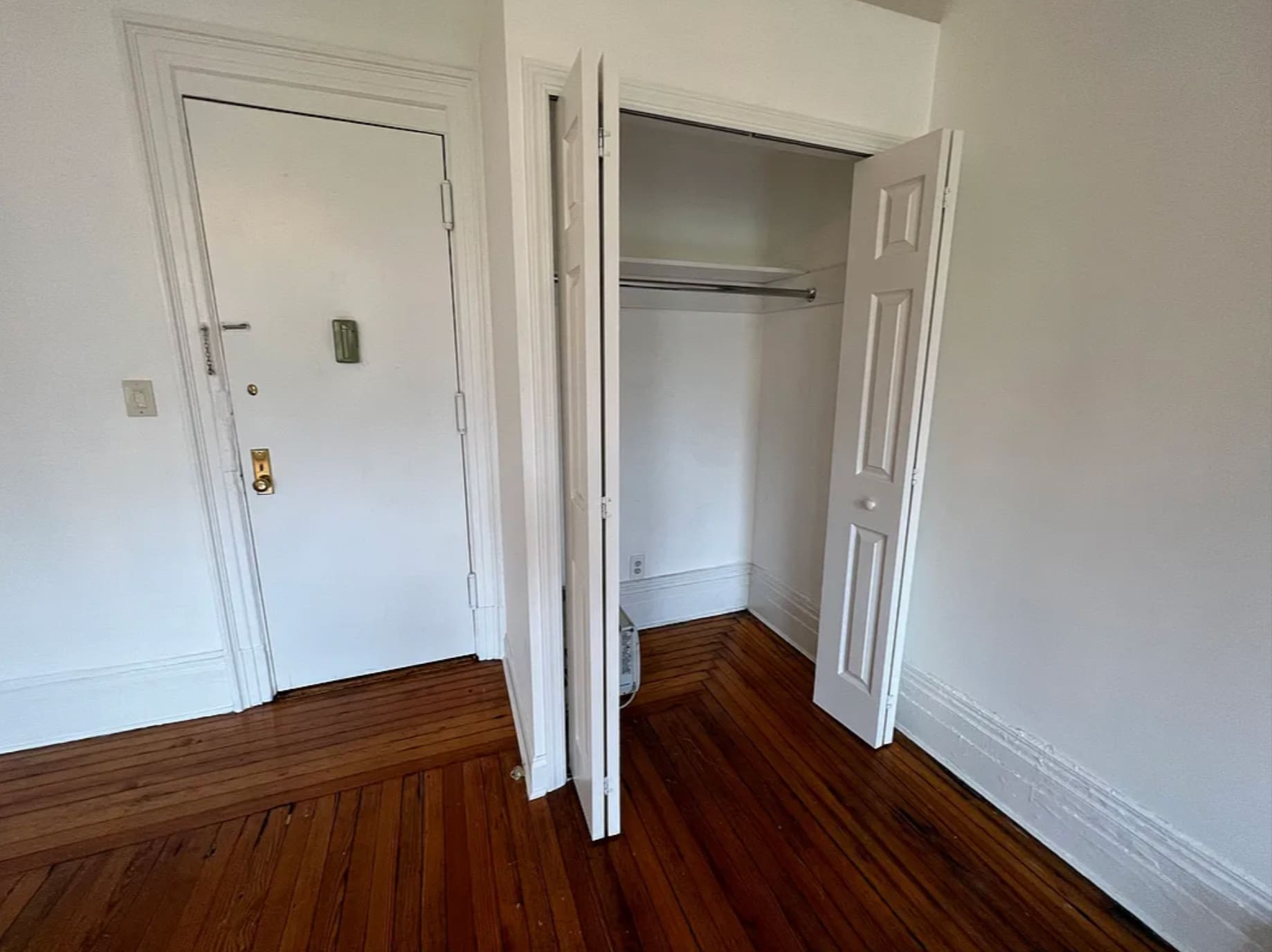 Building Photo - 121 E 39th St