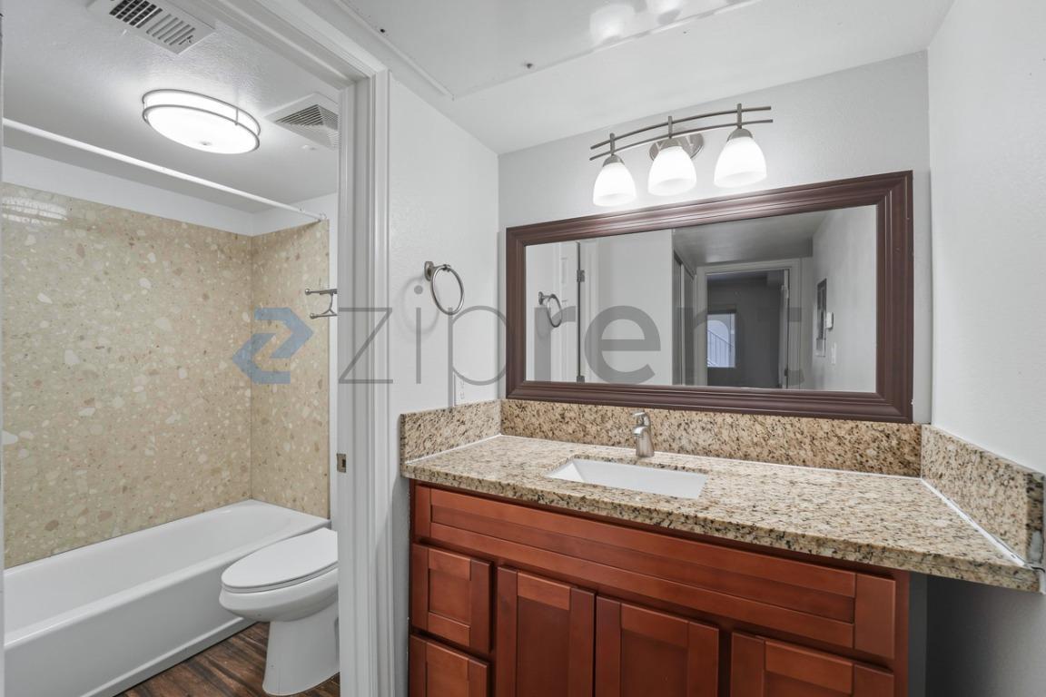 Building Photo - Unit B114
